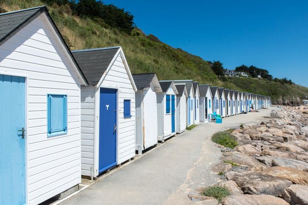 Discover the top uk campsite hiking trails for you and your furry friends: the ultimate guide to unforgettable outdoor adventures!